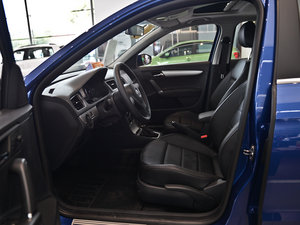 2013款1.4TSI DSG舒适版 前排空间