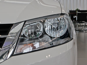 2013款1.6L 手动风尚版 大灯