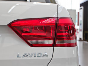 2013款1.6L 手动风尚版 尾灯