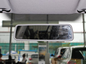 2013款1.6L 手动风尚版 车内后视镜