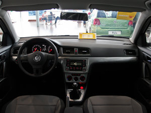 2013款1.6L 手动风尚版 内饰全景