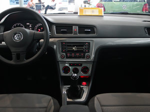 2013款1.6L 手动风尚版 中控台