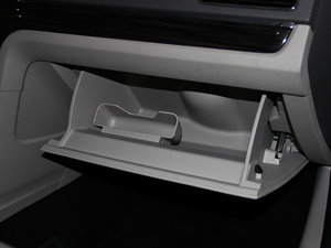 2013款1.4TSI DSG豪华版 手套箱