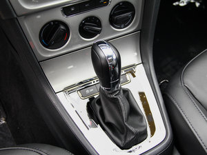 2013款1.6L 自动舒适版 换挡杆