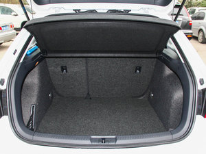 2013款1.6L 自动舒适版 行李厢空间