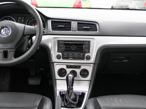 2013款1.6L 自动舒适版 中控台