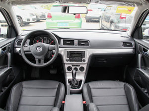 2013款1.6L 自动舒适版 内饰全景