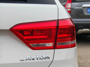 2013款1.6L 自动舒适版 尾灯
