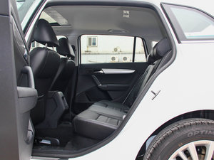 2013款1.6L 自动舒适版 后排空间