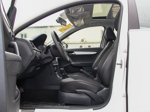 2013款1.6L 自动舒适版 前排空间