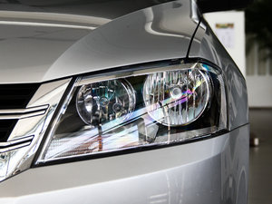 2013款1.4TSI 手动豪华版 大灯