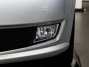 2013款1.4TSI 手动豪华版 前雾灯