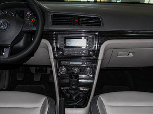 2013款1.4TSI 手动豪华版 中控台