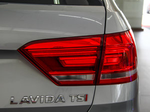 2013款1.4TSI 手动豪华版 尾灯