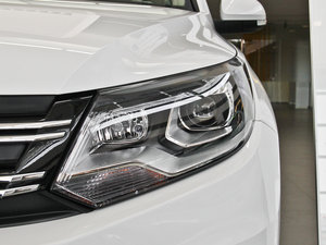 2013款1.8TSI 自动两驱豪华版 大灯