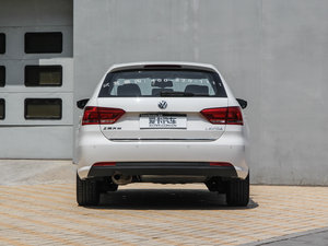 2014款1.6L 自动运动版 正后	