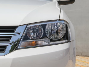 2014款1.6L 自动运动版 大灯