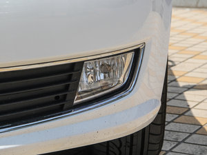 2014款1.6L 自动运动版 前雾灯