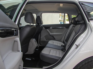 2014款1.6L 自动运动版 后排空间
