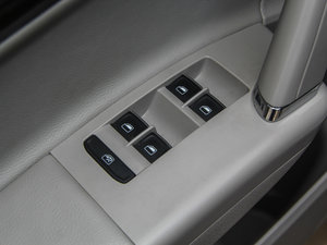 2014款1.6L 自动运动版 主驾车窗控制区	