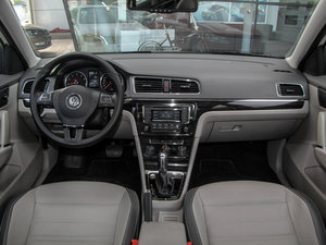 2014款1.6L 自动运动版 内饰全景