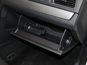 2014款1.4TSI DSG 30周年纪念版 手套箱