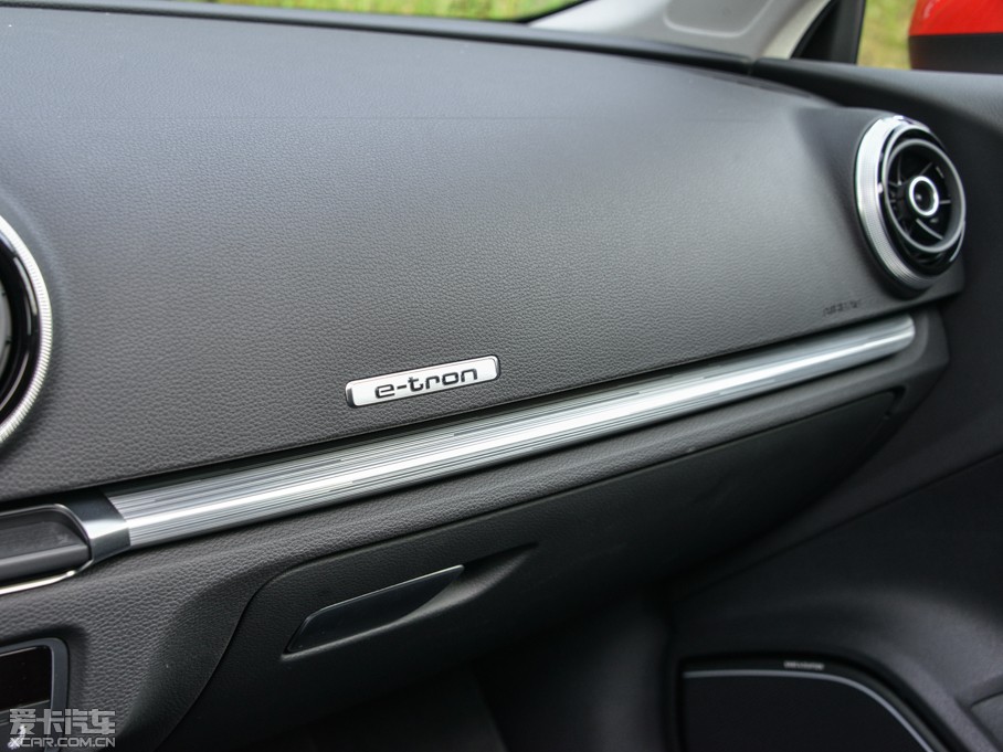 2015WA3 e-tron Sportback e-tron \Ӱ