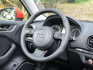 2015Sportback e-tron \Ӱ п؅^(q)