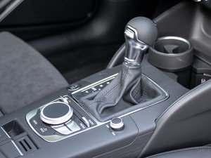 2015Sportback e-tron \Ӱ п؅^(q)