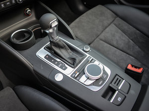 2015Sportback e-tron \Ӱ п؅^(q)