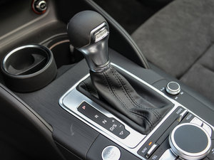 2015Sportback e-tron \Ӱ п؅^(q)