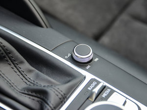 2015Sportback e-tron \Ӱ п؅^(q)