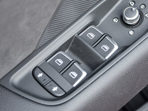 2015Sportback e-tron \Ӱ п؅^(q)