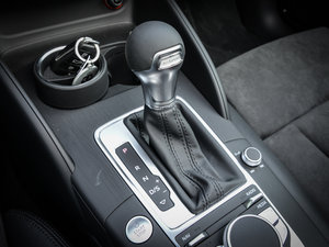 2015Sportback e-tron \Ӱ п؅^