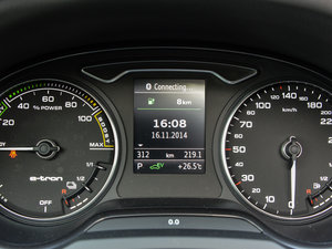 2015Sportback e-tron \Ӱ п؅^