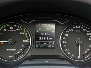 2015Sportback e-tron \Ӱ п؅^