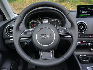 2015Sportback e-tron \Ӱ п؅^