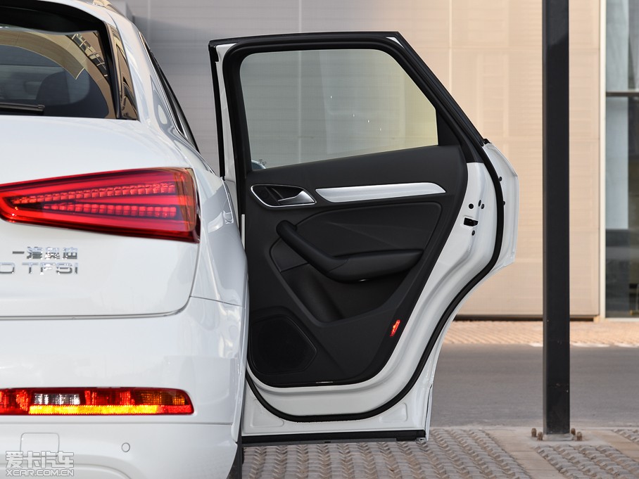 2015?yun)WQ3 30 TFSI m