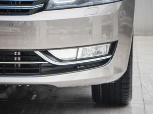 2014款2.0TSI DSG御尊导航版 前雾灯