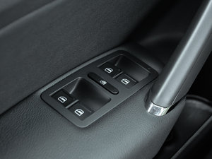 2014款1.8TSI DSG尊荣版 主驾车窗控制区	