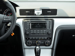 2014款1.8TSI DSG尊荣版 中控台