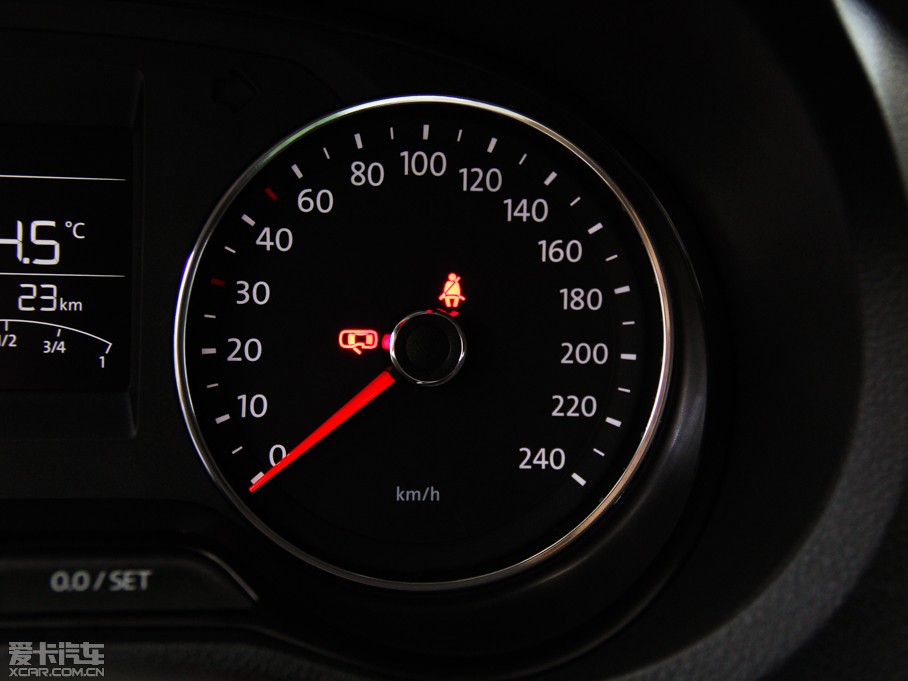 2014Cross Polo 1.6L քӰ