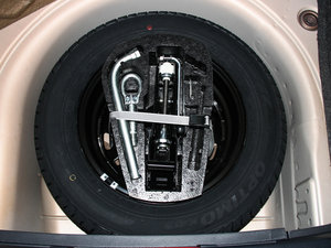 2014款1.6L 自动版 备胎