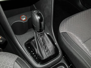2014款1.6L 自动版 换挡杆