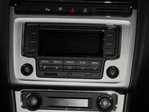 2014款1.6L 自动版 中控区