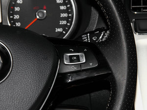 2014款1.6L 自动版 中控区