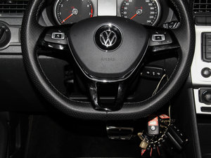 2014款1.6L 自动版 中控区