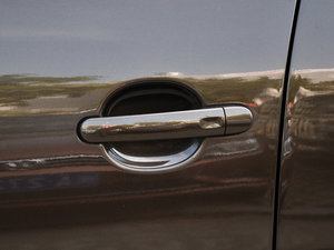 2015款2.0TSI 自动四驱豪华版 主驾门拉手