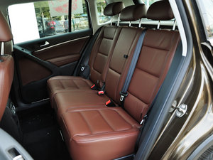 2015款2.0TSI 自动四驱豪华版 后排座椅