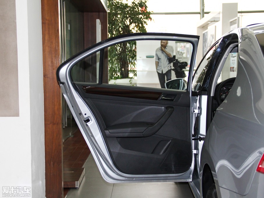 2015ɣ{ 1.6L Ԅ(dng)A